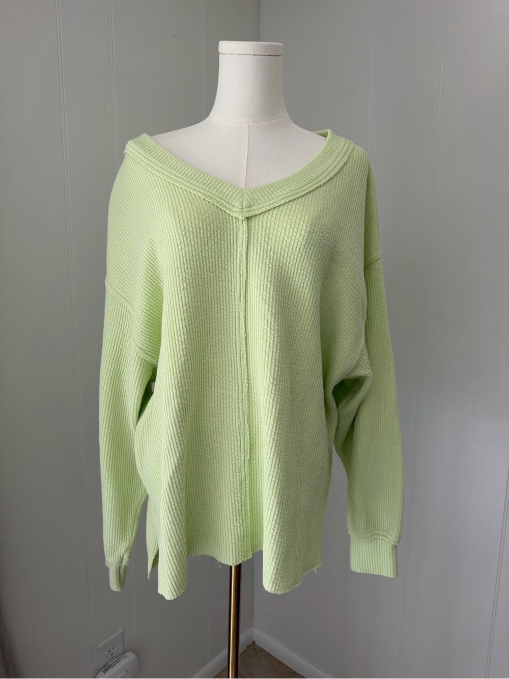 AERIE Light Green V-Neck Women's Sweater